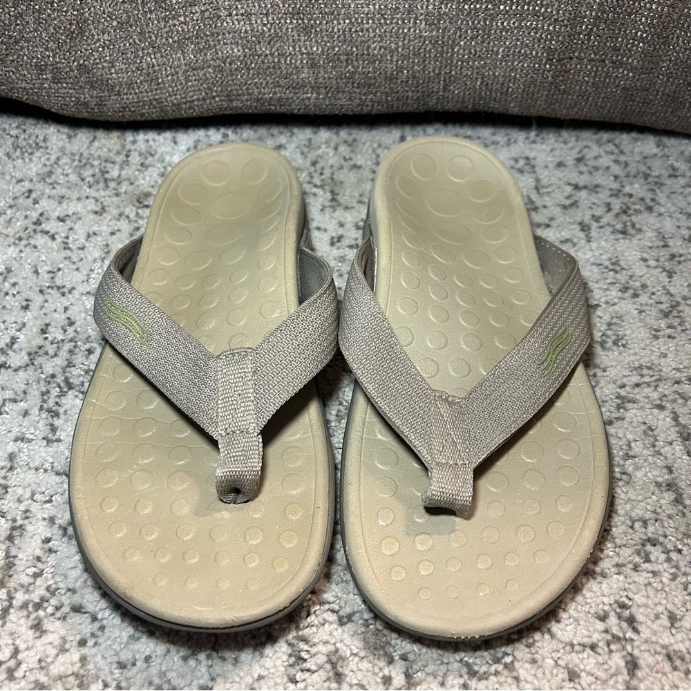 Vionic 44 Wave Gray Orthotic Flip-Flops Size 8